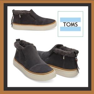 NWT TOMS Paxton Suede Super Soft Faux Fur Lined Mid Sneakers in Dark Grey Sz 9